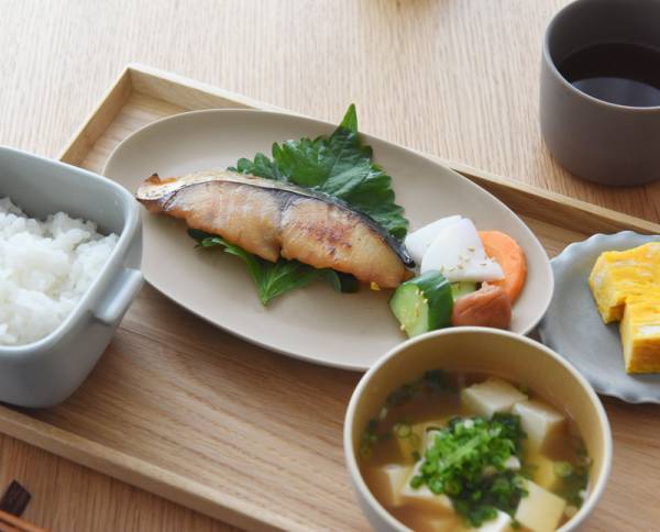 オーバルを加えたら、食卓がこなれた雰囲気に。デイリーに使える「bon moment 陶器シリーズ」新登場[PR]