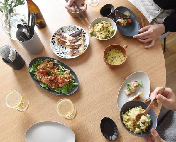 オーバルを加えたら、食卓がこなれた雰囲気に。デイリーに使える「bon moment 陶器シリーズ」新登場[PR]