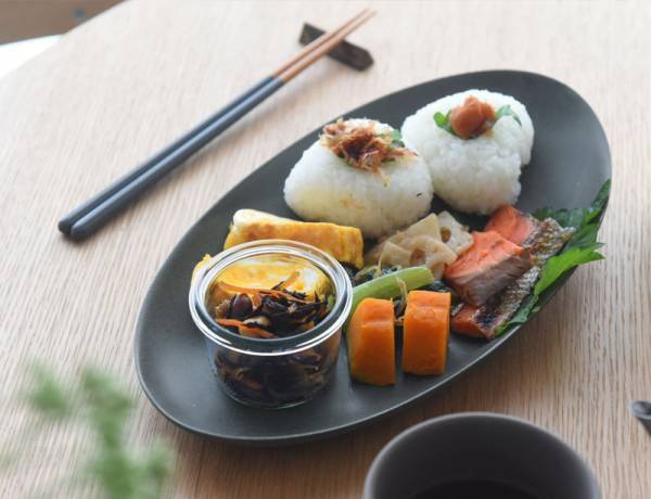 オーバルを加えたら、食卓がこなれた雰囲気に。デイリーに使える「bon moment 陶器シリーズ」新登場[PR]