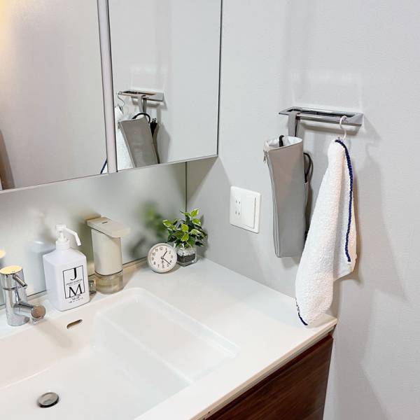 もう冷めるまで待たなくていい。耐熱ヘアアイロンポーチでスッキリ！なスタッフのサニタリーを覗き見！[PR]