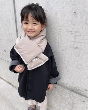 キッズ×もこもこ＝最強可愛い！好みで変えられるリバーシブルなもこもこマフラー。インスタグラマーさんの素敵なコーディネート集[PR]