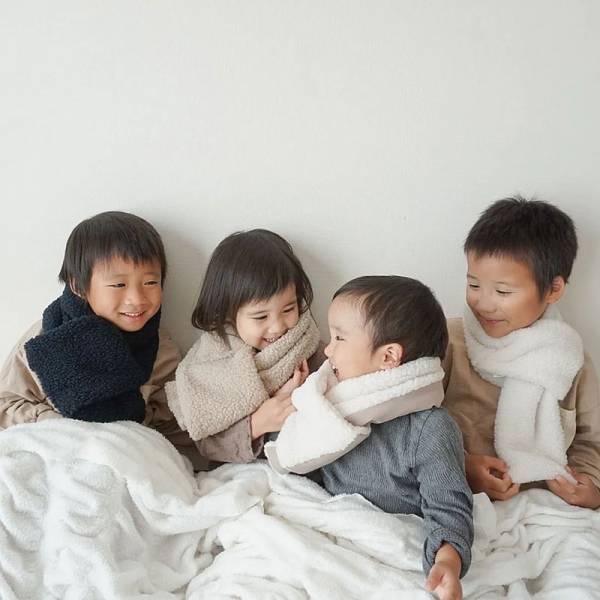 キッズ×もこもこ＝最強可愛い！好みで変えられるリバーシブルなもこもこマフラー。インスタグラマーさんの素敵なコーディネート集[PR]