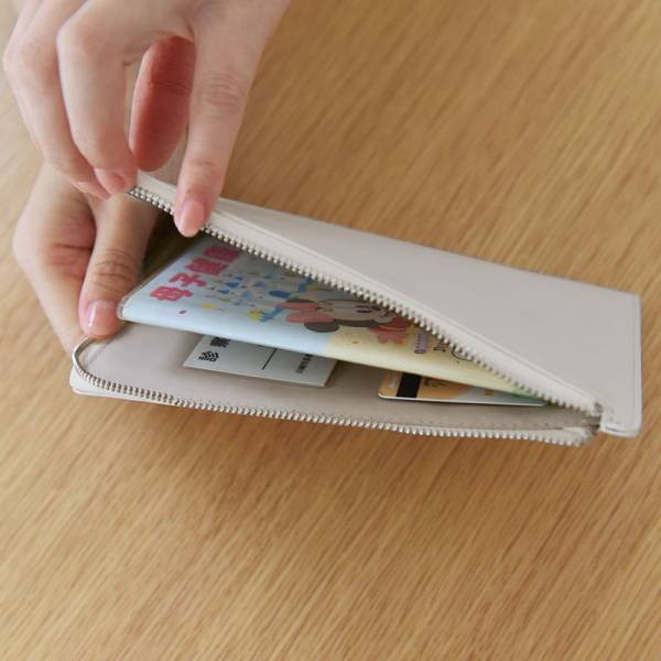 機能的で大人っぽい、きれいめフェイクレザーの母子手帳ケース見つけた！[PR]