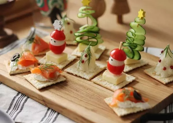 クリスマスを楽しもう!食卓を彩る器や「サンタ&クリスマスカラーの前菜」たち