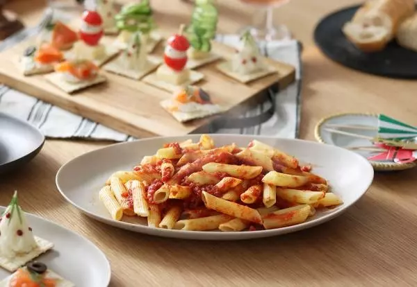 クリスマスを楽しもう!食卓を彩る器や「サンタ&クリスマスカラーの前菜」たち