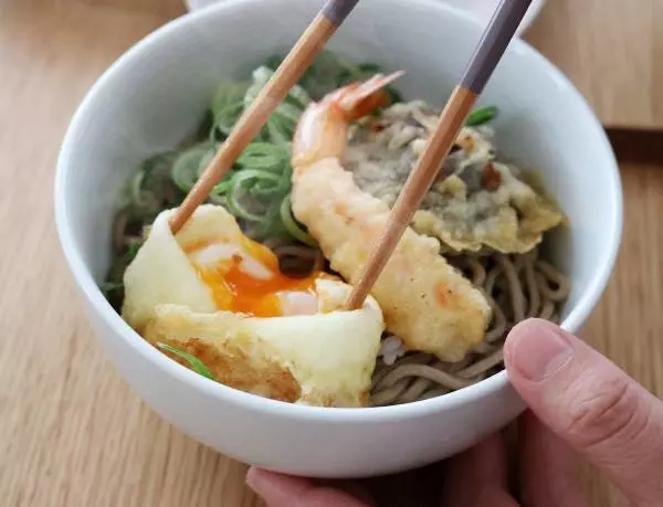 おうちで揚げたて天ぷらを楽しもう!「四角い天ぷら鍋」で作る年越しそば