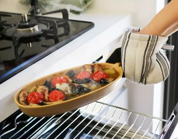 魚焼きグリルであと一品「グリルプレートハンディ」から2つの新色が登場!