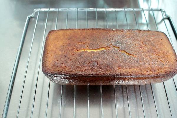 人気スイーツの簡単レシピ！  パウンド型で作る「カヌレ風スイーツ」の作り方