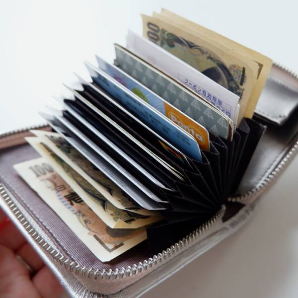 長財布派だった私も妥協なし！の「ミニウォレット」ようやく出会えた理想のお財布[PR]