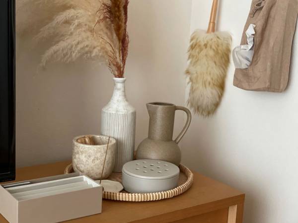 宝箱のような紙の器に収める。大成紙器製作所×bon moment の「PLEATS BOX デスクオーガナイザー」。[PR]