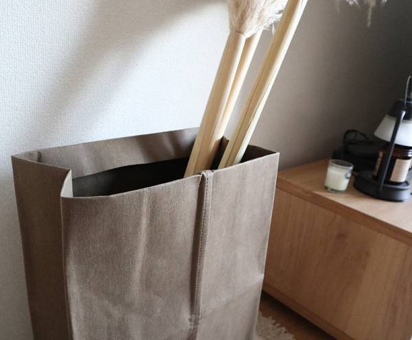 使い勝手はそのままに、まるごと目隠しが叶う「bon momentペーパーバッグ」スタッフの使い方[PR]