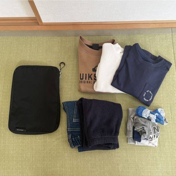 【待望の再入荷】かさばるニットもギュッと圧縮！年末旅行に持っていきたいトラベルポーチ。スタッフが使ってみました！[PR]