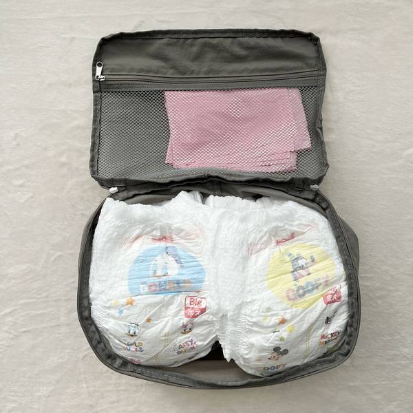 【待望の再入荷】かさばるニットもギュッと圧縮！年末旅行に持っていきたいトラベルポーチ。スタッフが使ってみました！[PR]