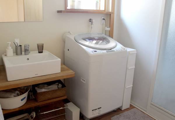 諦めていた洗濯機横に新たな収納が！隙間にフィット「幅14cmのスリムストッカー」[PR]