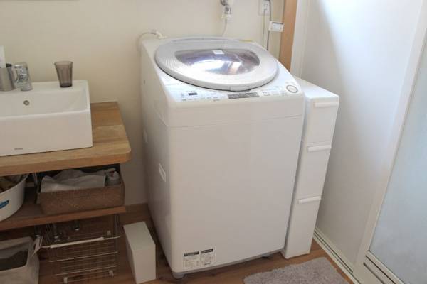 諦めていた洗濯機横に新たな収納が！隙間にフィット「幅14cmのスリムストッカー」[PR]