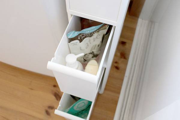 諦めていた洗濯機横に新たな収納が！隙間にフィット「幅14cmのスリムストッカー」[PR]