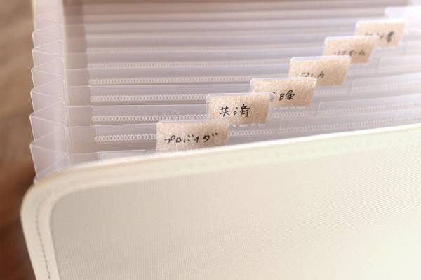 キレイが続く仕組み作り。「がばっと開く書類収納ケース」で家の保管書類をスッキリ化！[PR]