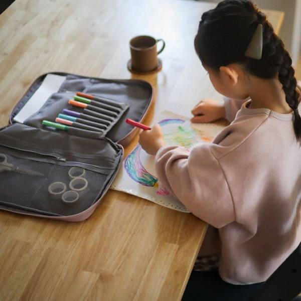 子ども達がお片付け上手に！文房具をひとまとめにできる「お絵描きバッグ」インスタグラマーさんの使用レポ♪[PR]