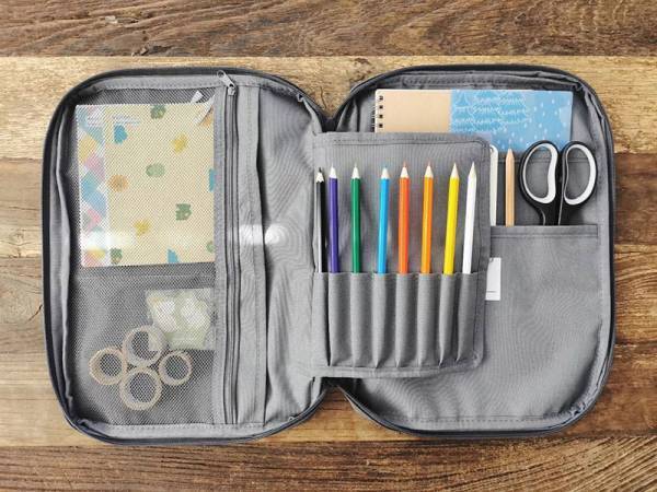 子ども達がお片付け上手に！文房具をひとまとめにできる「お絵描きバッグ」インスタグラマーさんの使用レポ♪[PR]