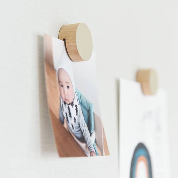 10秒で飾れる！ 壁を傷つけないフォトスタンド＆ピクチャークリップ