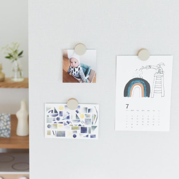 10秒で飾れる！ 壁を傷つけないフォトスタンド＆ピクチャークリップ