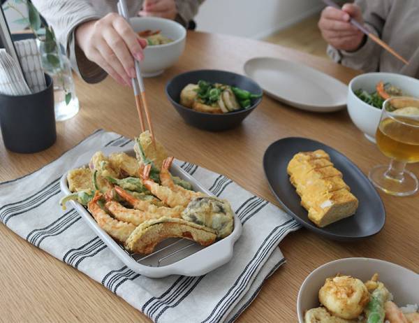 少ない油でカラッと揚がる！四角いホーロー天ぷら鍋【インスタグラマーさんの愛用品】[PR]