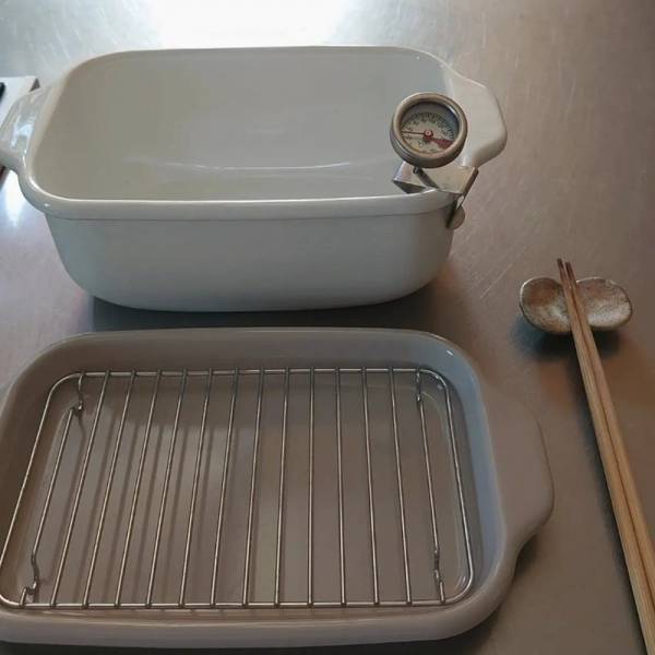 少ない油でカラッと揚がる！四角いホーロー天ぷら鍋【インスタグラマーさんの愛用品】[PR]