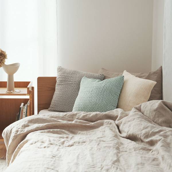 季節を感じる小さな模様替え。「手織り風クッションカバー」で春インテリアを楽しもう[PR]