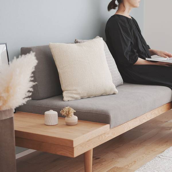 季節を感じる小さな模様替え。「手織り風クッションカバー」で春インテリアを楽しもう[PR]