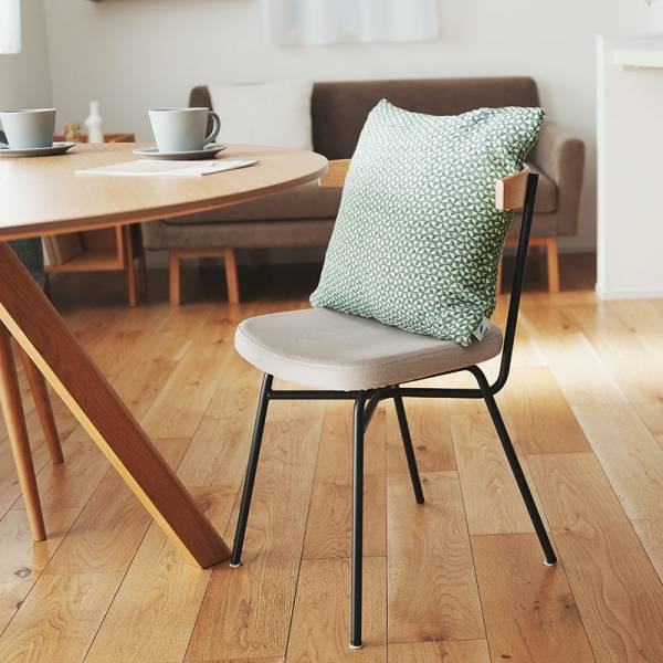 季節を感じる小さな模様替え。「手織り風クッションカバー」で春インテリアを楽しもう[PR]