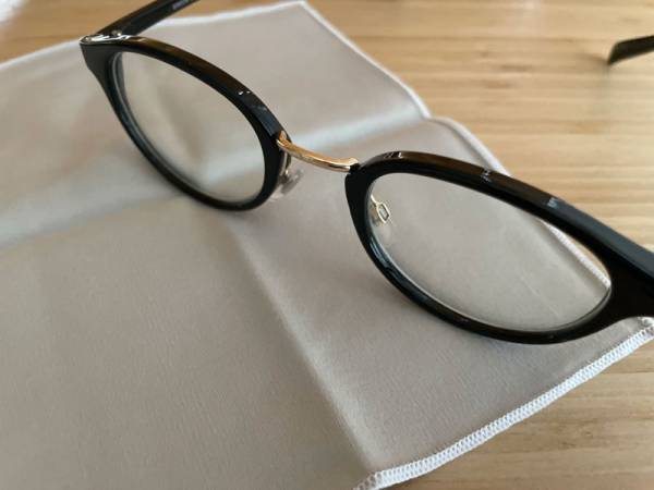 めがねさんにおすすめしたい、おしゃれな曇り止めクリーナー「EAUVUE(オーヴュー)」。[PR]