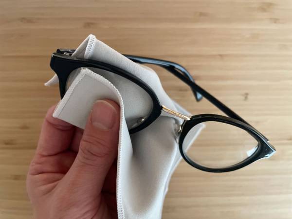 めがねさんにおすすめしたい、おしゃれな曇り止めクリーナー「EAUVUE(オーヴュー)」。[PR]