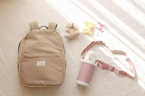 ずっと探してました。シンプル派ママも満足、ニュアンスカラーの「キッズ水筒」[PR]