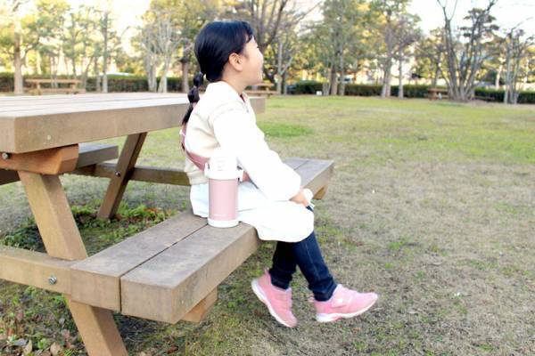 ずっと探してました。シンプル派ママも満足、ニュアンスカラーの「キッズ水筒」[PR]