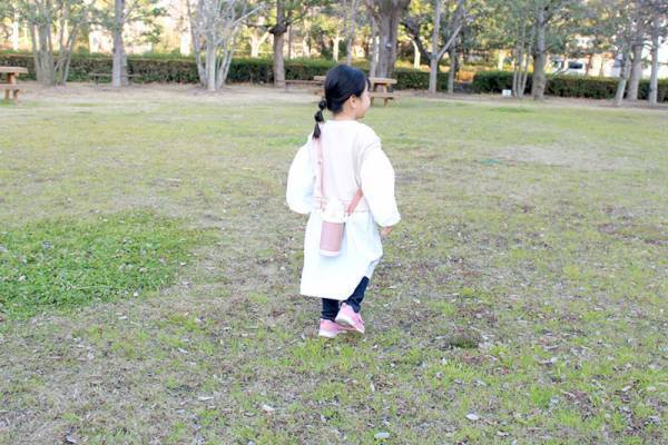ずっと探してました。シンプル派ママも満足、ニュアンスカラーの「キッズ水筒」[PR]