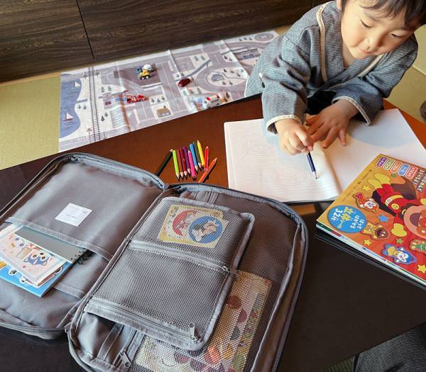 持って来て良かった！子連れ旅行のお助けアイテム「お絵描きバッグ」＆「ロードマップ」[PR]