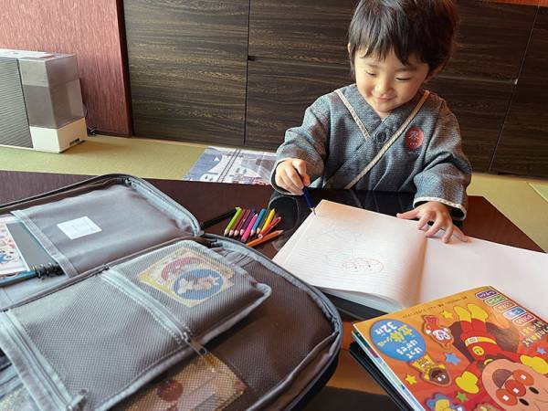 持って来て良かった！子連れ旅行のお助けアイテム「お絵描きバッグ」＆「ロードマップ」[PR]