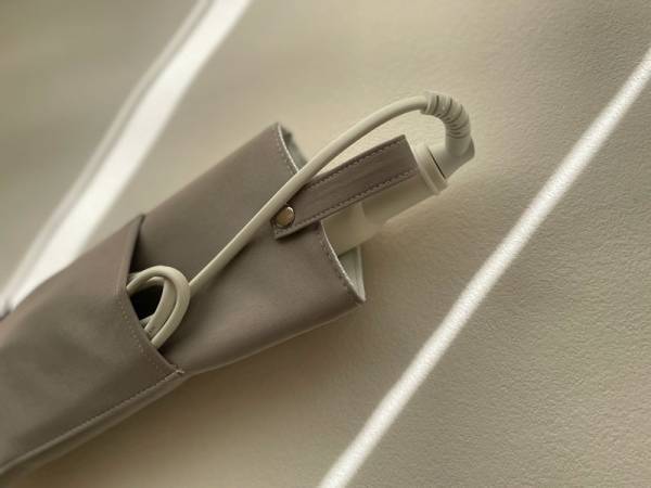 収納場所に困ったら。bon momentの「すっきりまとまる耐熱ヘアアイロンポーチ」。[PR]