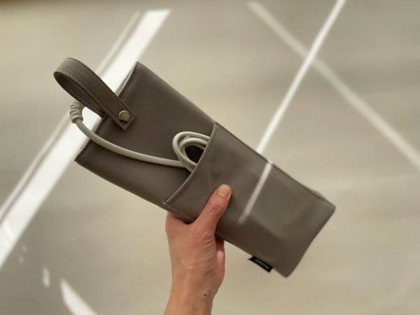 収納場所に困ったら。bon momentの「すっきりまとまる耐熱ヘアアイロンポーチ」。[PR]