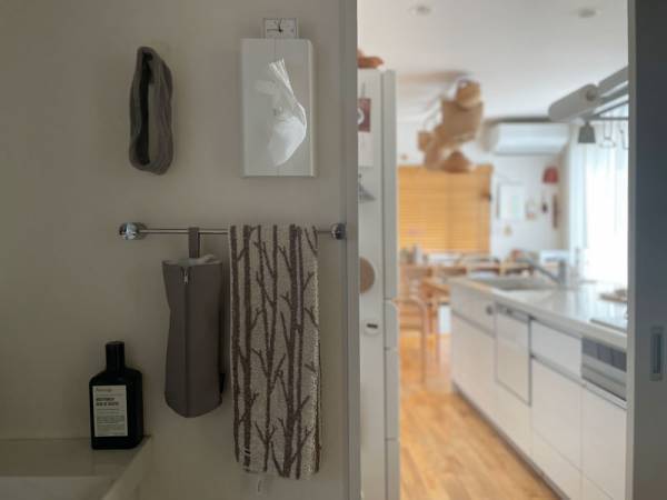 収納場所に困ったら。bon momentの「すっきりまとまる耐熱ヘアアイロンポーチ」。[PR]