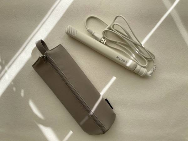 収納場所に困ったら。bon momentの「すっきりまとまる耐熱ヘアアイロンポーチ」。[PR]