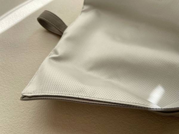 収納場所に困ったら。bon momentの「すっきりまとまる耐熱ヘアアイロンポーチ」。[PR]