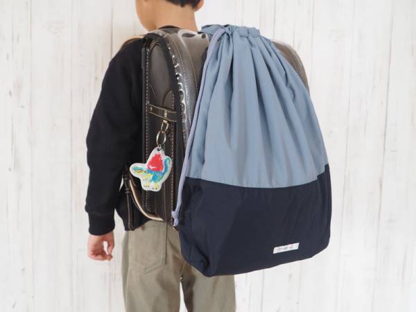 荷物が多い日も楽チン！リニューアルされた「手ぶらサブバッグ」が、特に小学校低学年に便利なアイテムだった話[PR]
