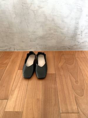 折りたたまないからサッと履ける、マニッシュな携帯シューズ【インスタグラマーさんのもの選び】[PR]