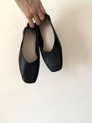 折りたたまないからサッと履ける、マニッシュな携帯シューズ【インスタグラマーさんのもの選び】[PR]