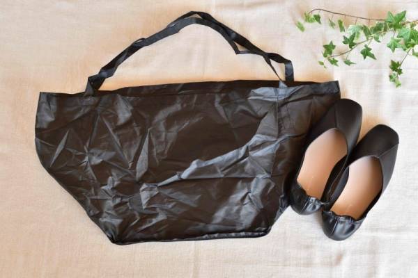 折りたたまないからサッと履ける、マニッシュな携帯シューズ【インスタグラマーさんのもの選び】[PR]