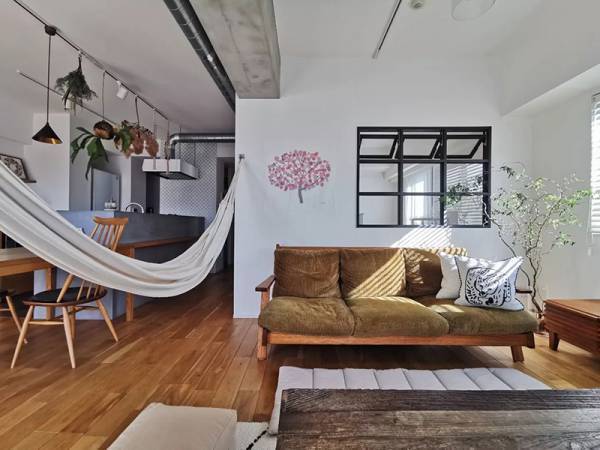 一足先に春気分♪お部屋がパッと華やかになる「春タペストリー」インスタグラマーさんの素敵なお部屋レポ[PR]