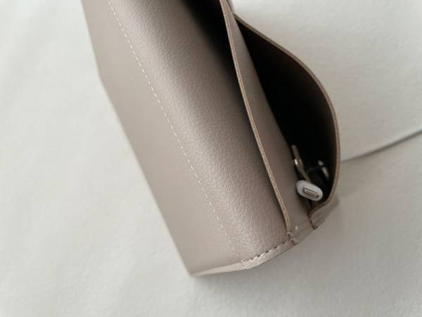 bon moment 「ベッド横、ソファ横で使えるフェイクレザーサイドポケット収納」のショートタイプをマウスパッドとして使ってみたら[PR]