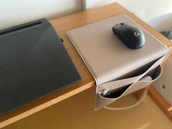 bon moment 「ベッド横、ソファ横で使えるフェイクレザーサイドポケット収納」のショートタイプをマウスパッドとして使ってみたら[PR]