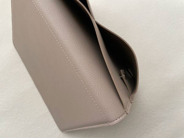 bon moment 「ベッド横、ソファ横で使えるフェイクレザーサイドポケット収納」のショートタイプをマウスパッドとして使ってみたら[PR]